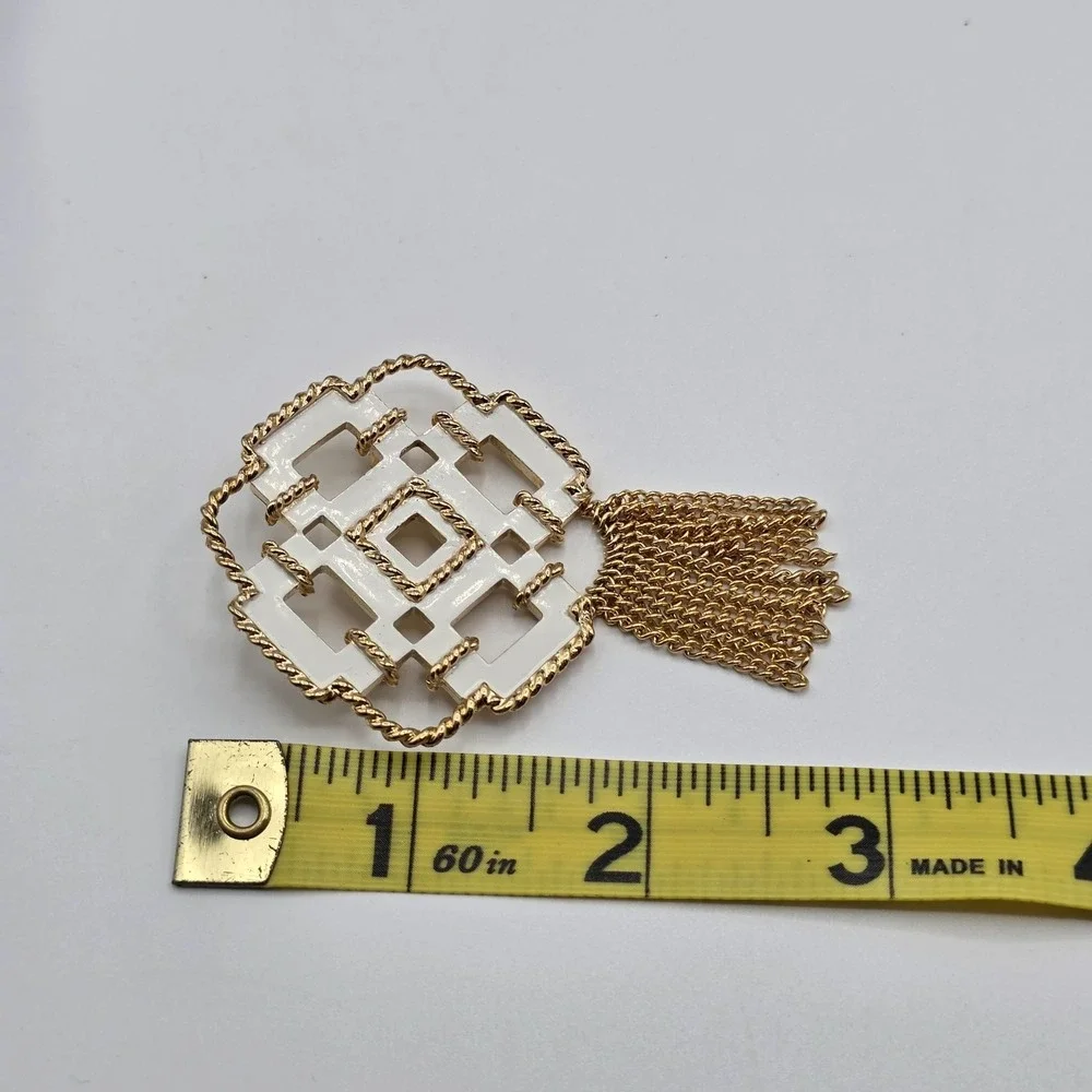 AVON Geometric Tassel Brooch Gold Tone White Enamel Lapel‎ Pin Pendant Dangle